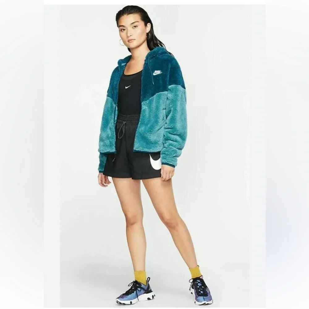 Nike WOMEN'S Sportswear Windrunner SHERPA Turquoise Teal SIZE M
